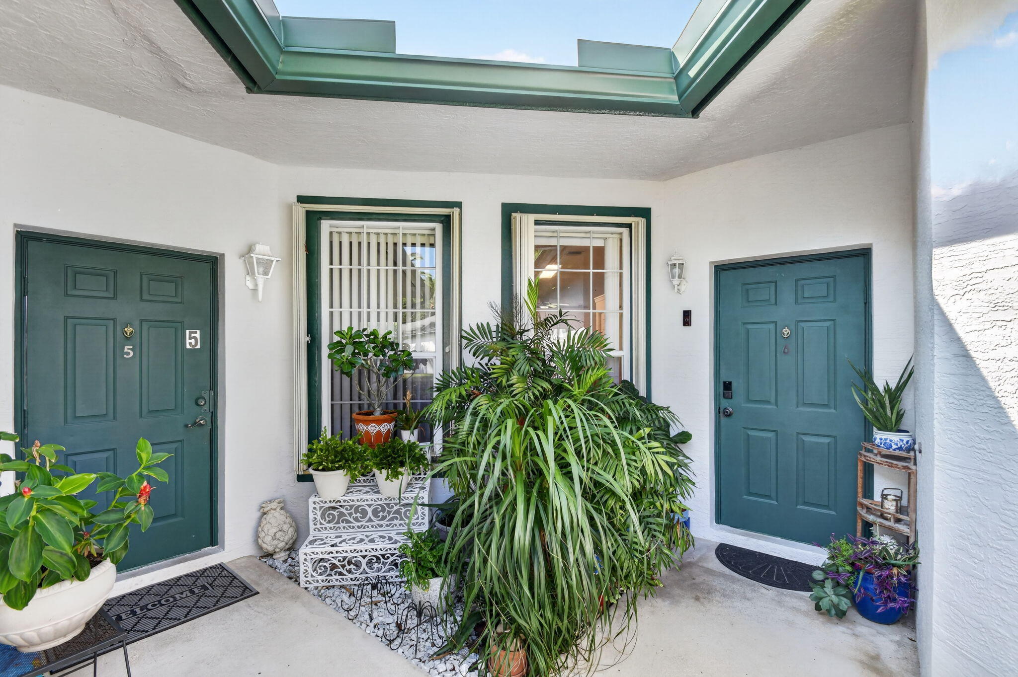 View photos, virtual tours, details... 3162 Via Poinciana 6