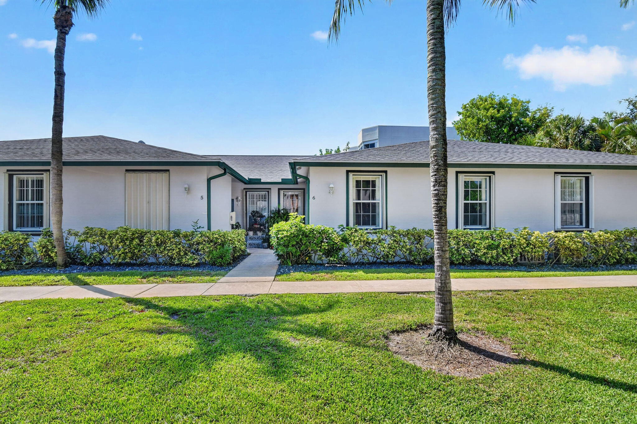 3162 Via Poinciana