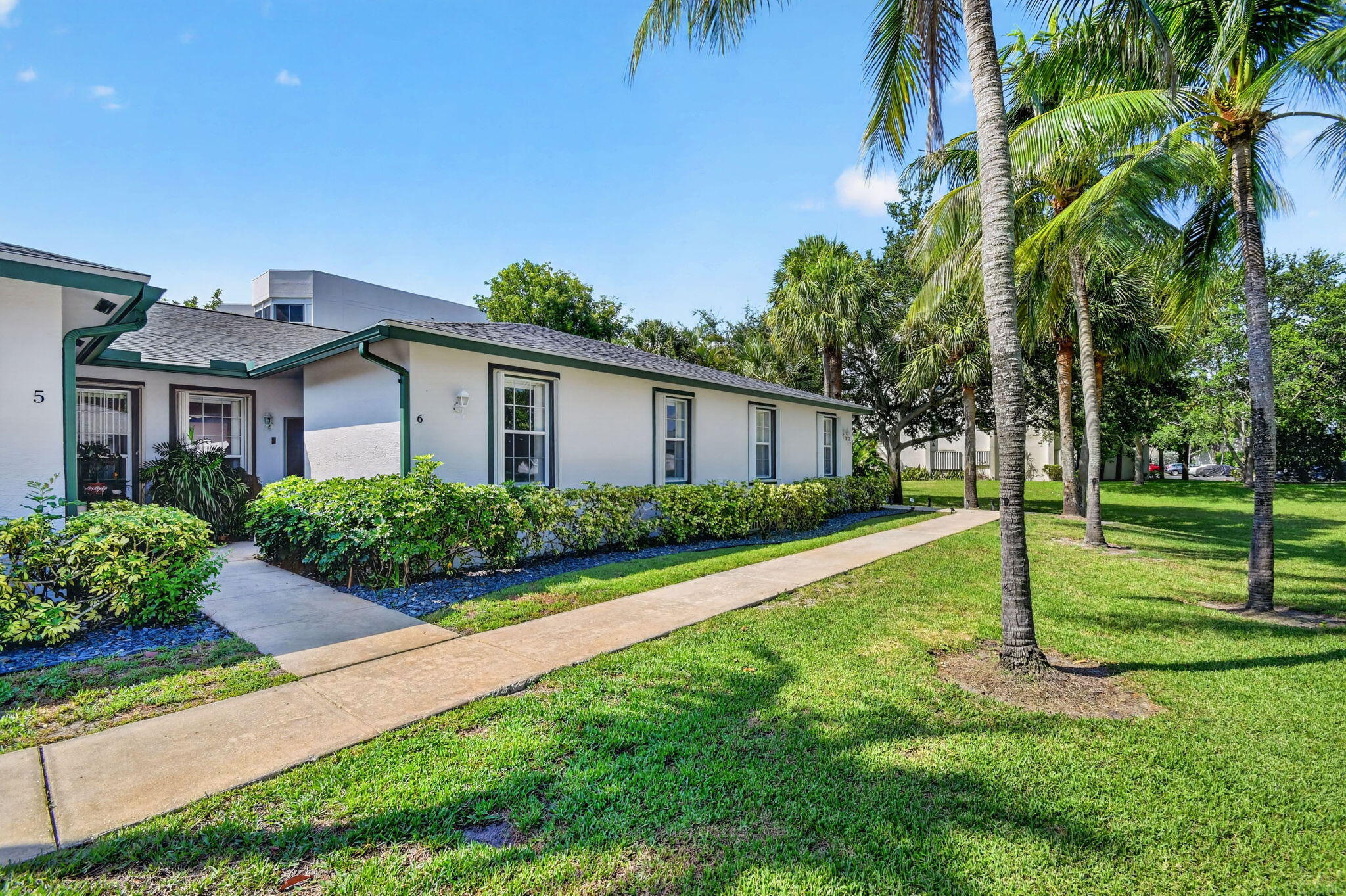 View photos, virtual tours, details... 3162 Via Poinciana 6