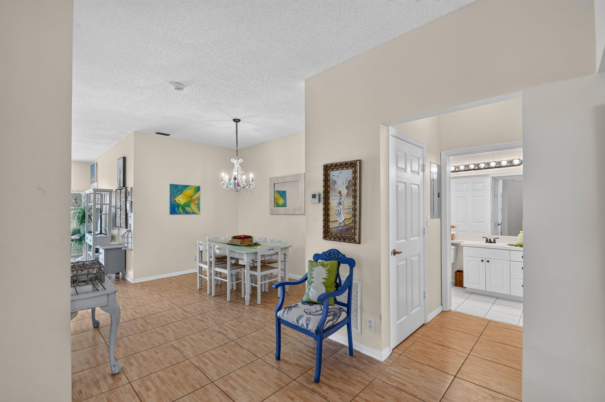 View photos, virtual tours, details... 3162 Via Poinciana 6