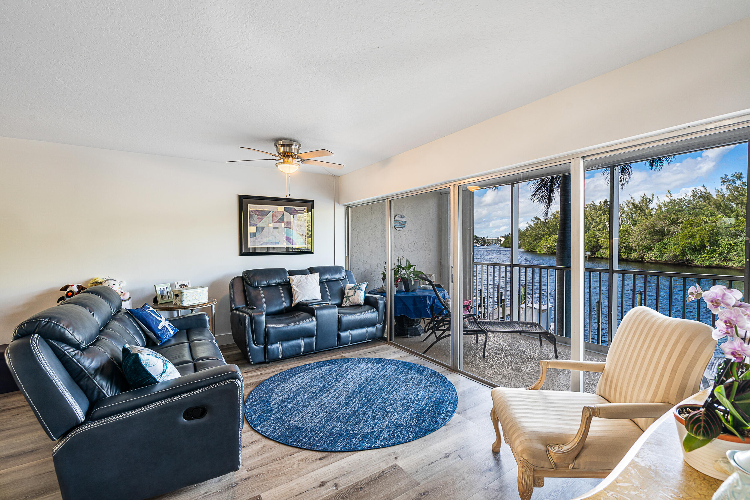 1537 E Hillsboro Boulevard 243