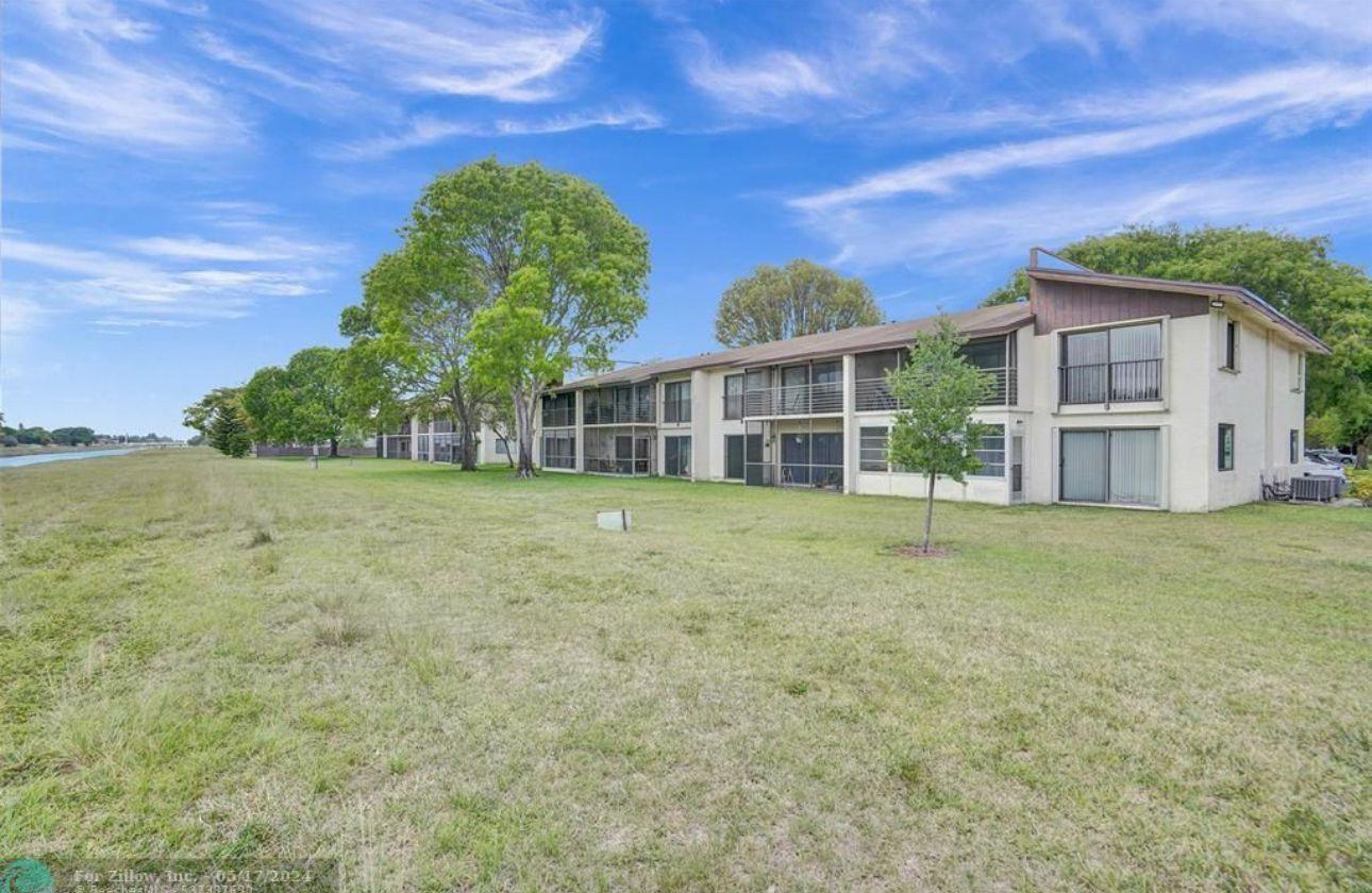 LAURELS AT MARGATE CONDO - Residential