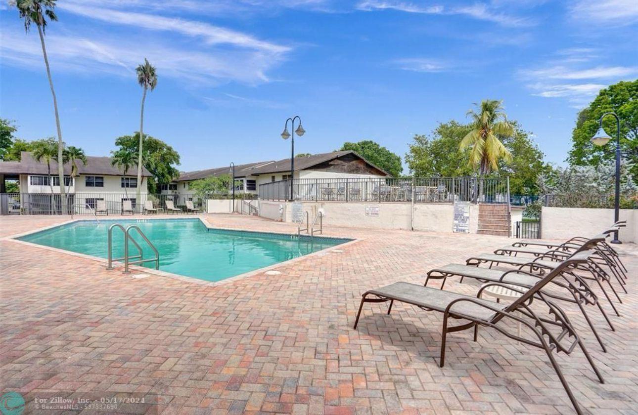 LAURELS AT MARGATE CONDO - Residential