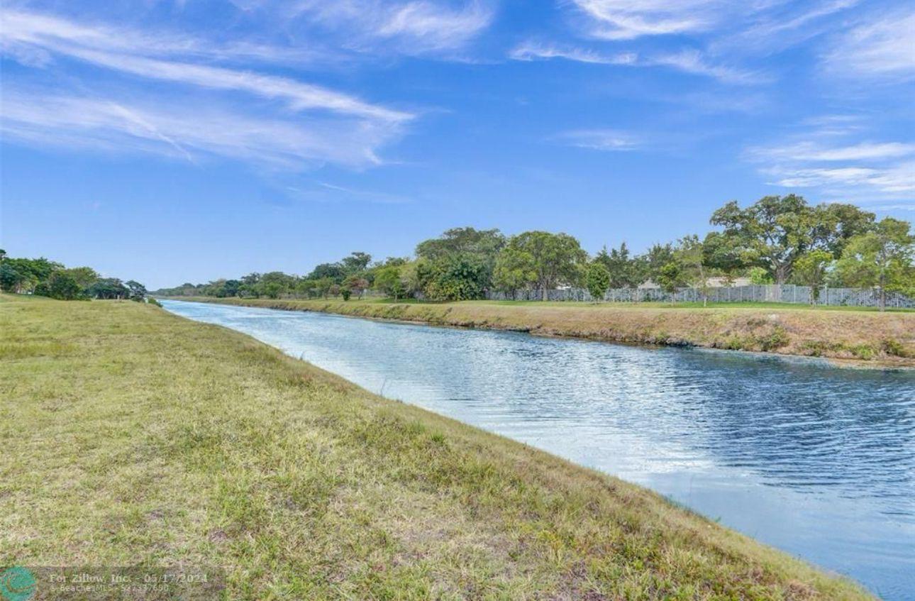 LAURELS AT MARGATE CONDO - Residential