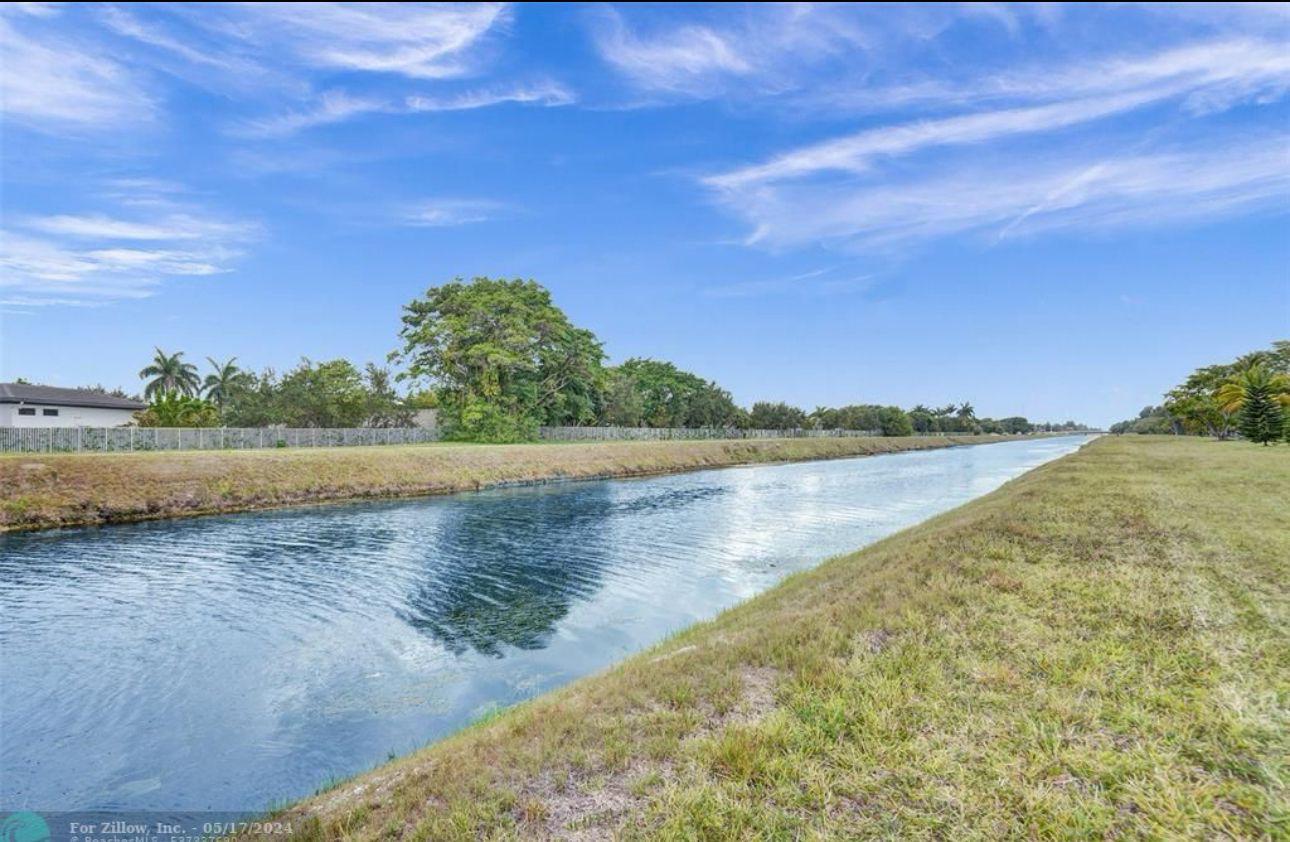 LAURELS AT MARGATE CONDO - Residential