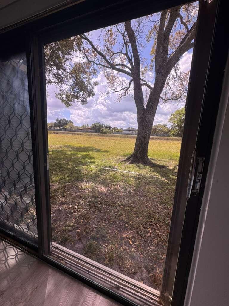 LAURELS AT MARGATE CONDO - Residential