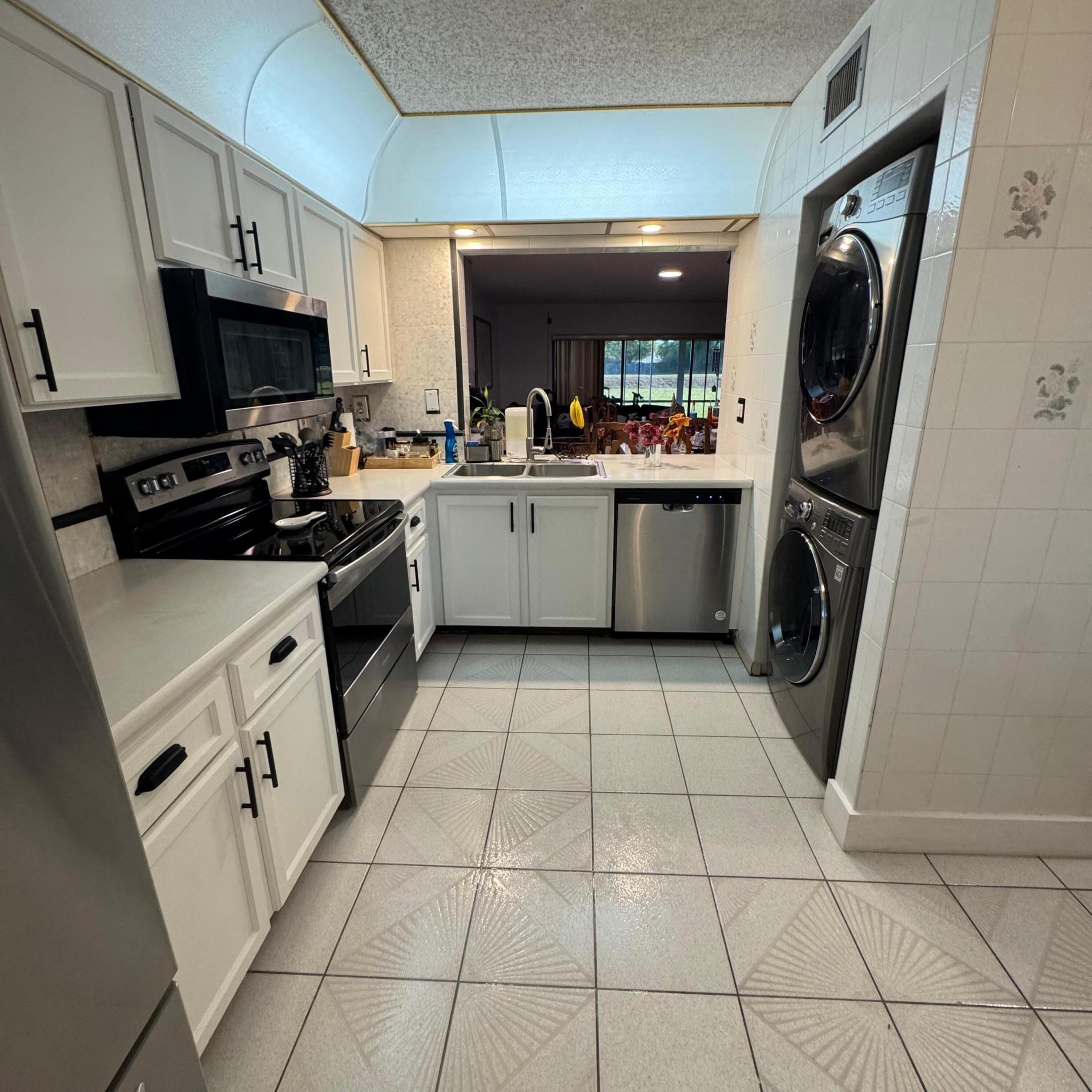 LAURELS AT MARGATE CONDO - Residential