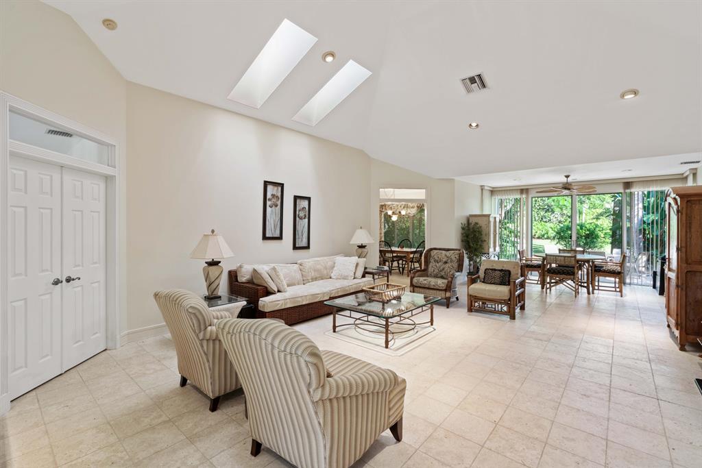 ADMIRALS COVE - Residential