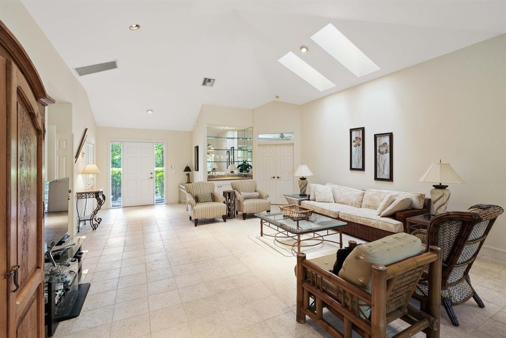 ADMIRALS COVE - Residential