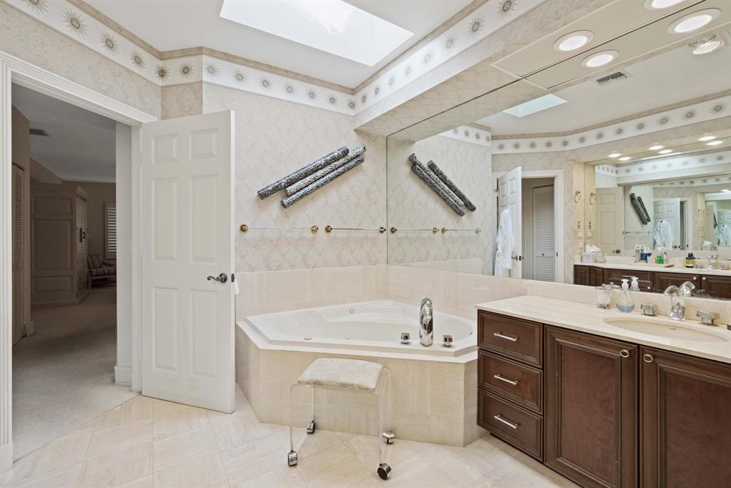 ADMIRALS COVE - Residential