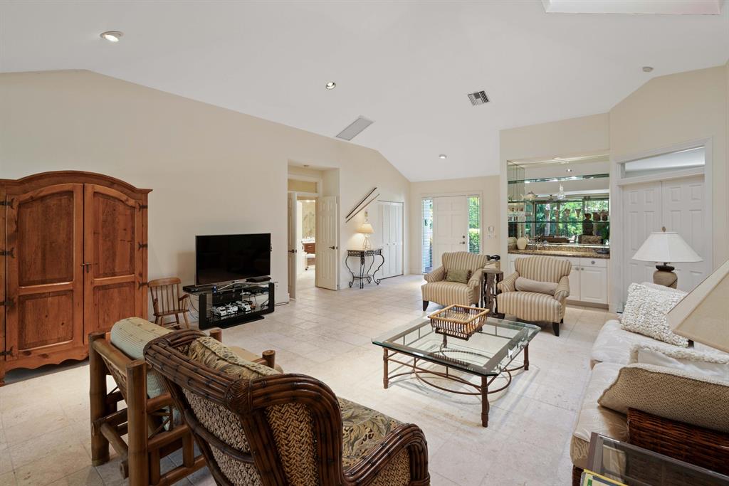 ADMIRALS COVE - Residential