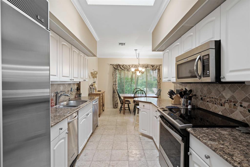 ADMIRALS COVE - Residential