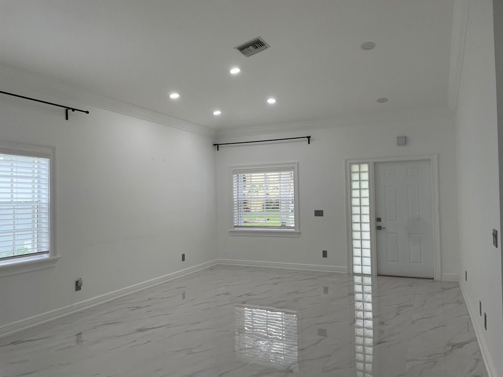 Photo of 6264 Lansdowne Circle, Boynton Beach, FL 33472 (MLS # R11103705)