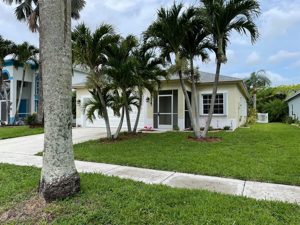 Photo of 6264 Lansdowne Circle, Boynton Beach, FL 33472 (MLS # R11103705)