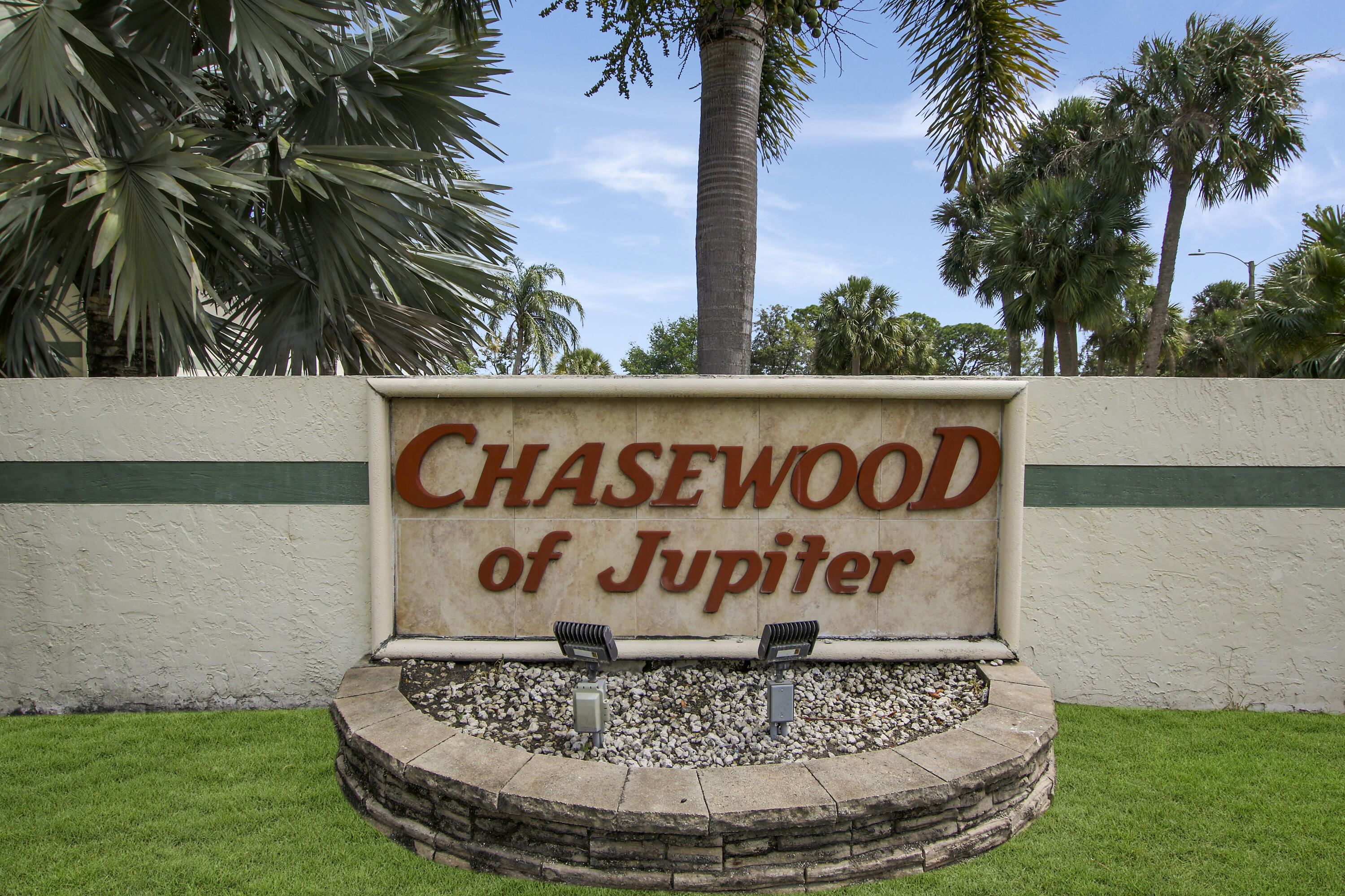 CHASEWOOD OF JUPITER COND - Residential