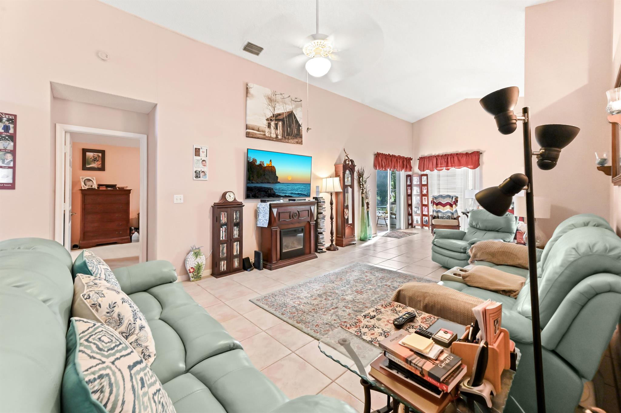 CYPRESS LAKES - Residential