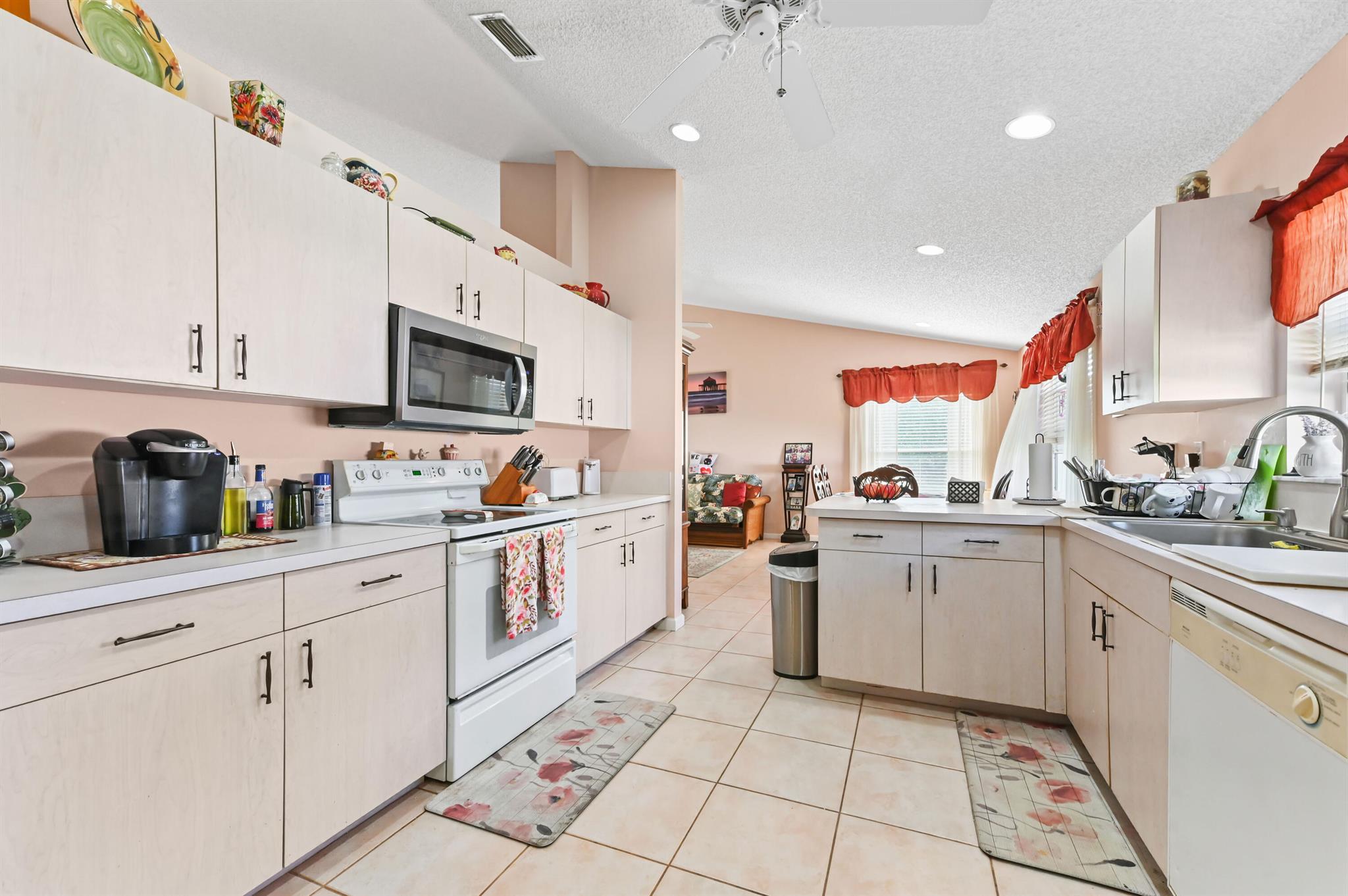 CYPRESS LAKES - Residential