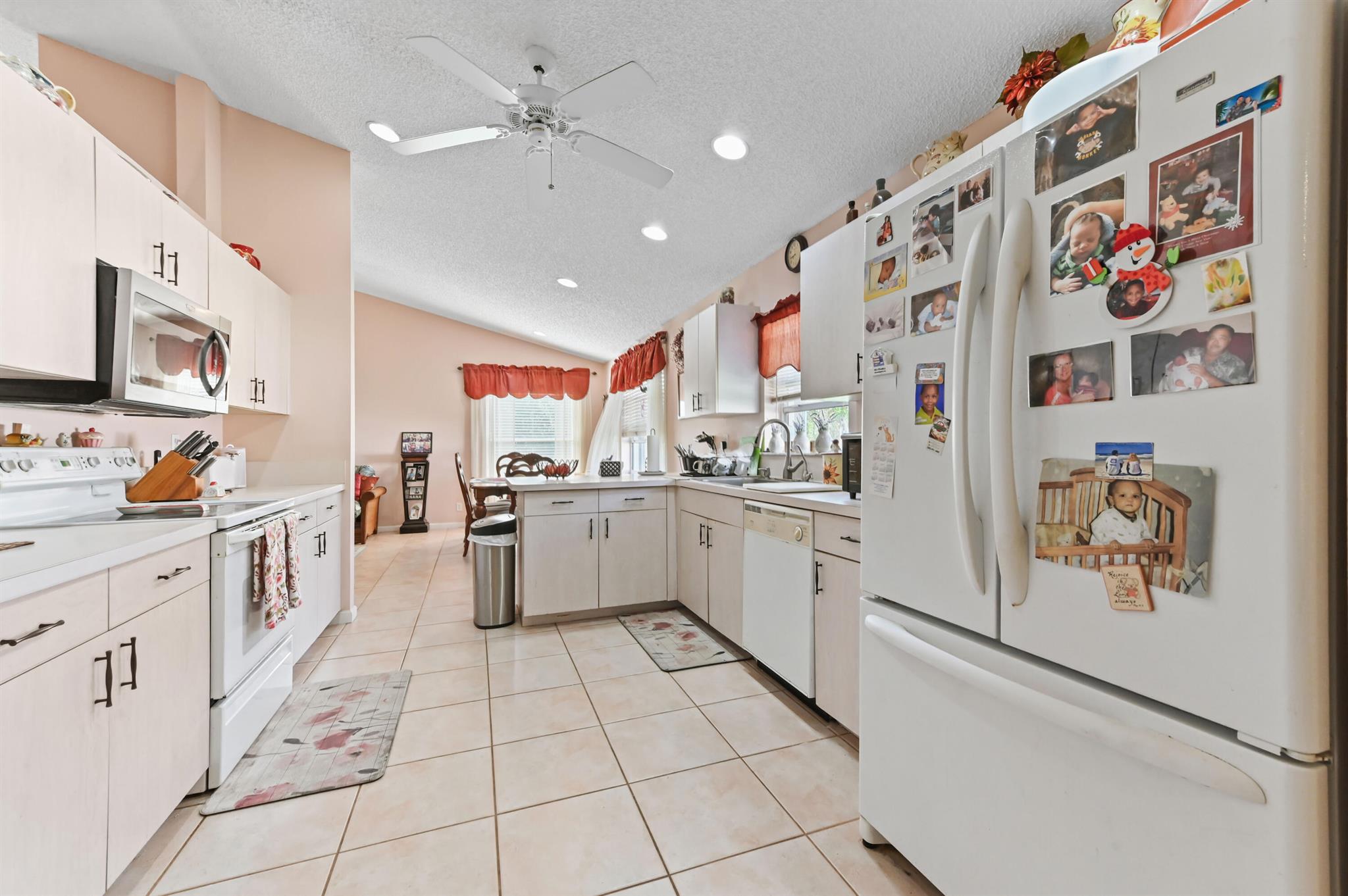 CYPRESS LAKES - Residential