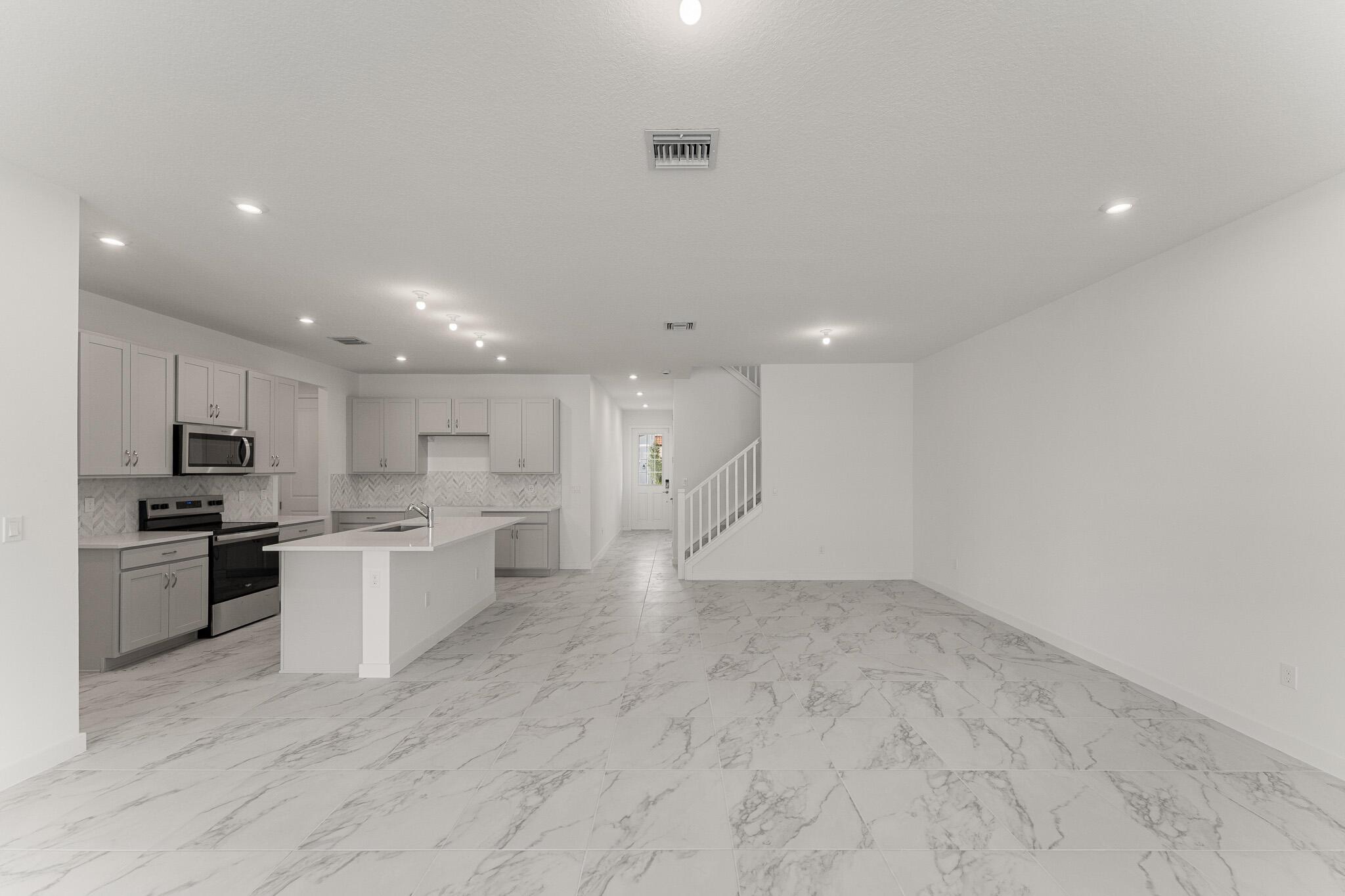 7261 Lenora Lane