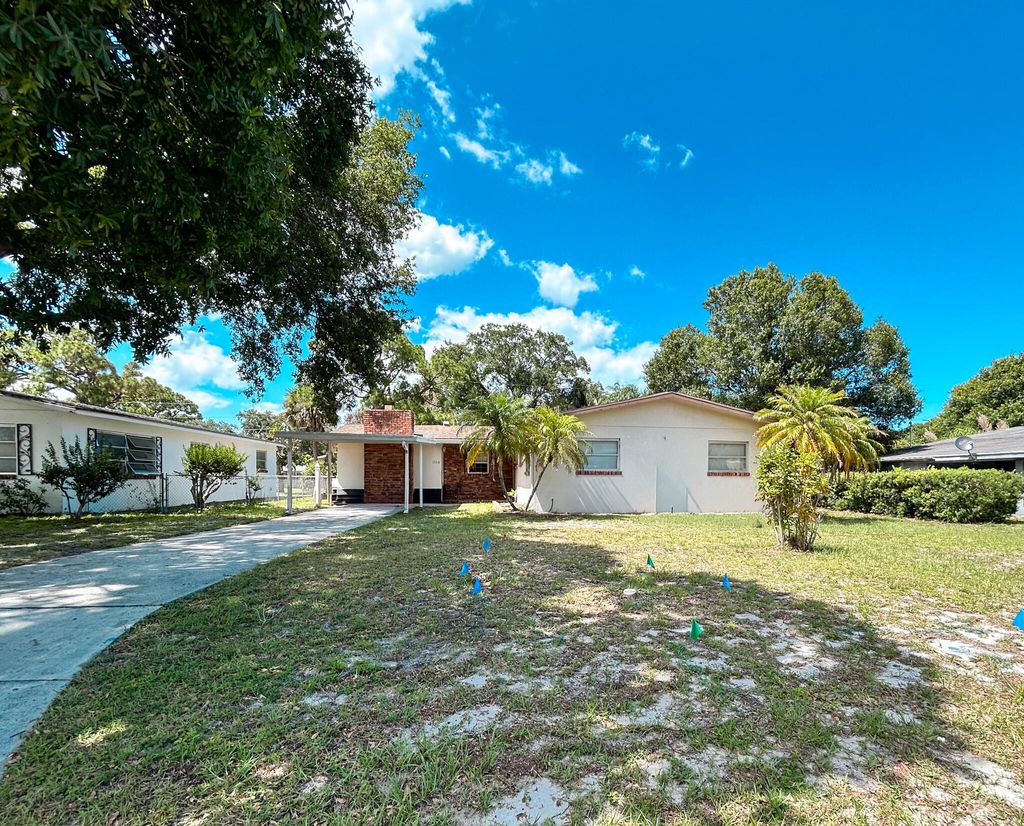 Photo of 1308 Kentucky Avenue, Fort Pierce, FL 34950 (MLS # B26029703)