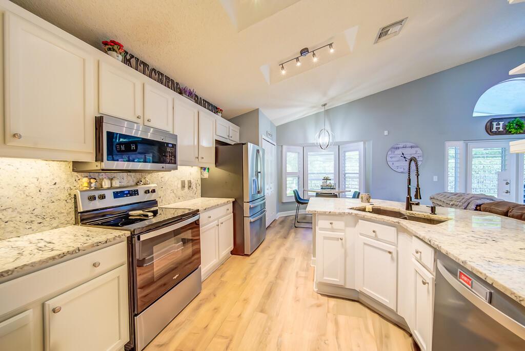 BINKS FOREST OF THE LANDI - Residential