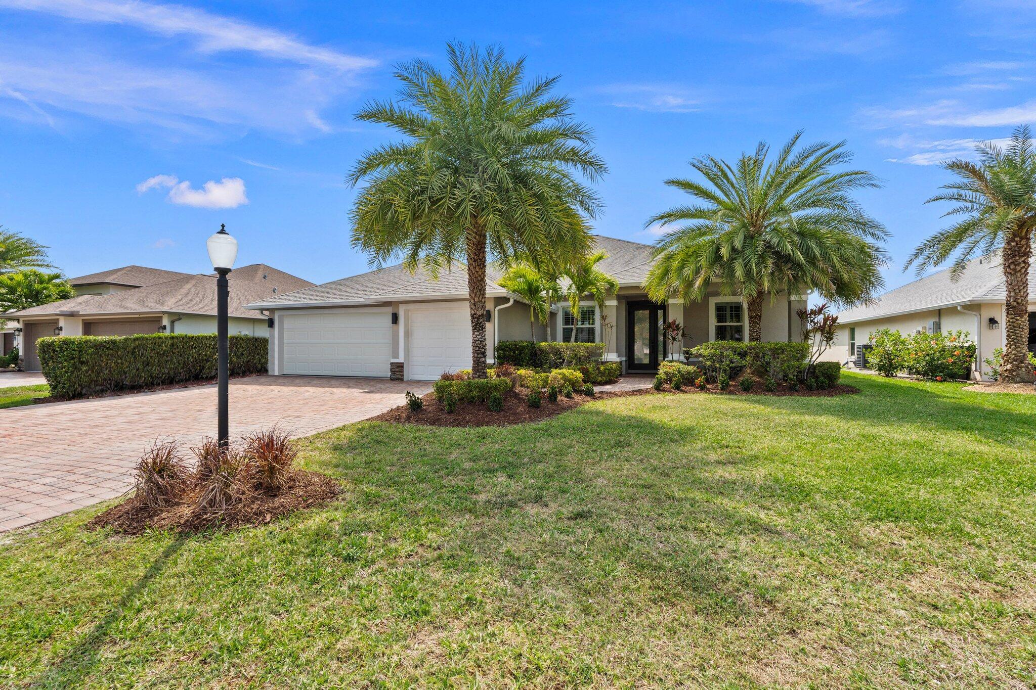 250 SW Vista Lake Drive