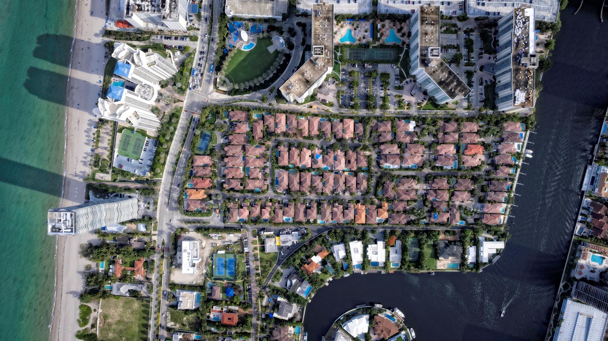 GOLDEN GATE ESTATES & MAR - Residential