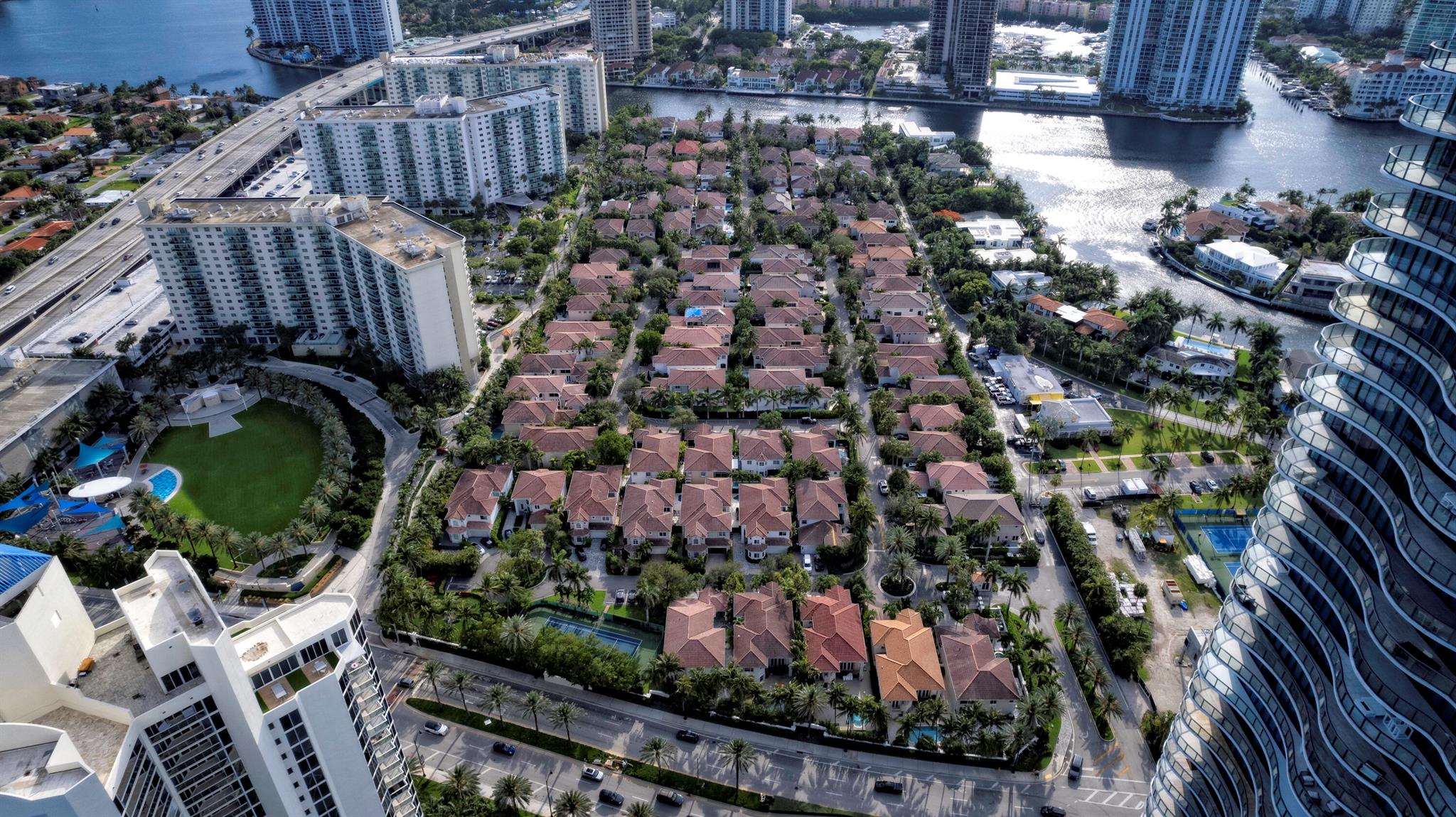 GOLDEN GATE ESTATES & MAR - Residential