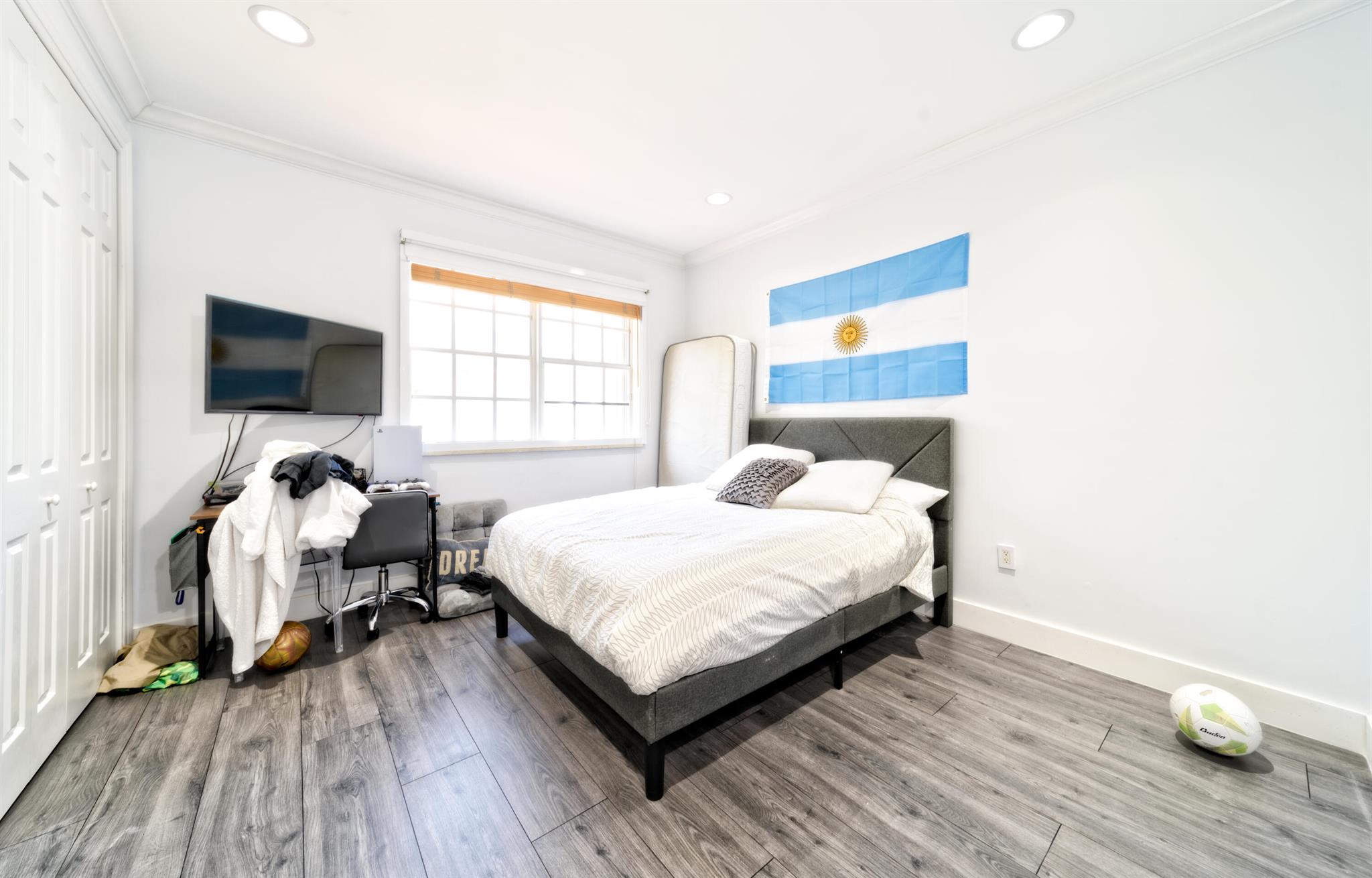 GOLDEN GATE ESTATES & MAR - Residential