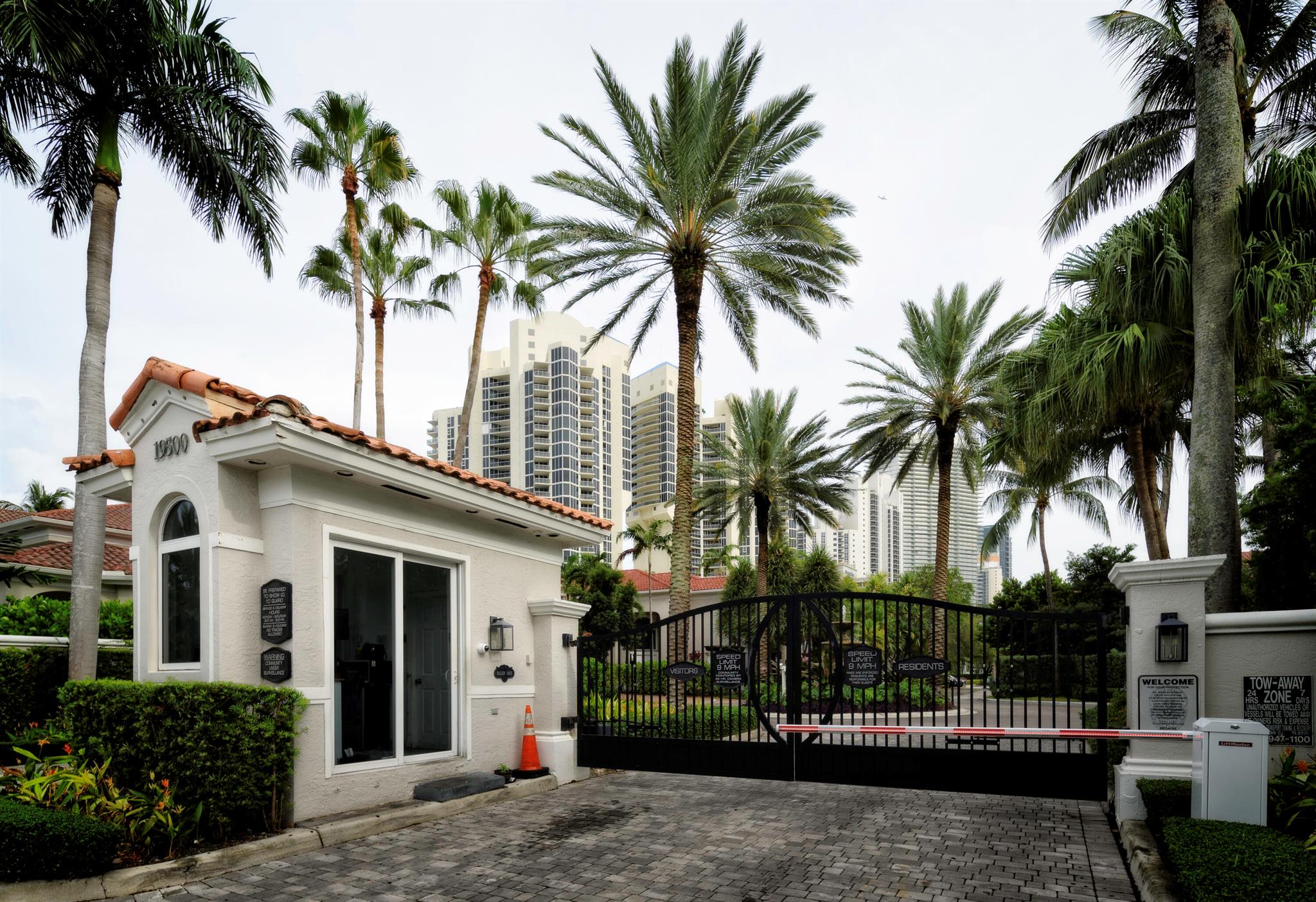 GOLDEN GATE ESTATES & MAR - Residential