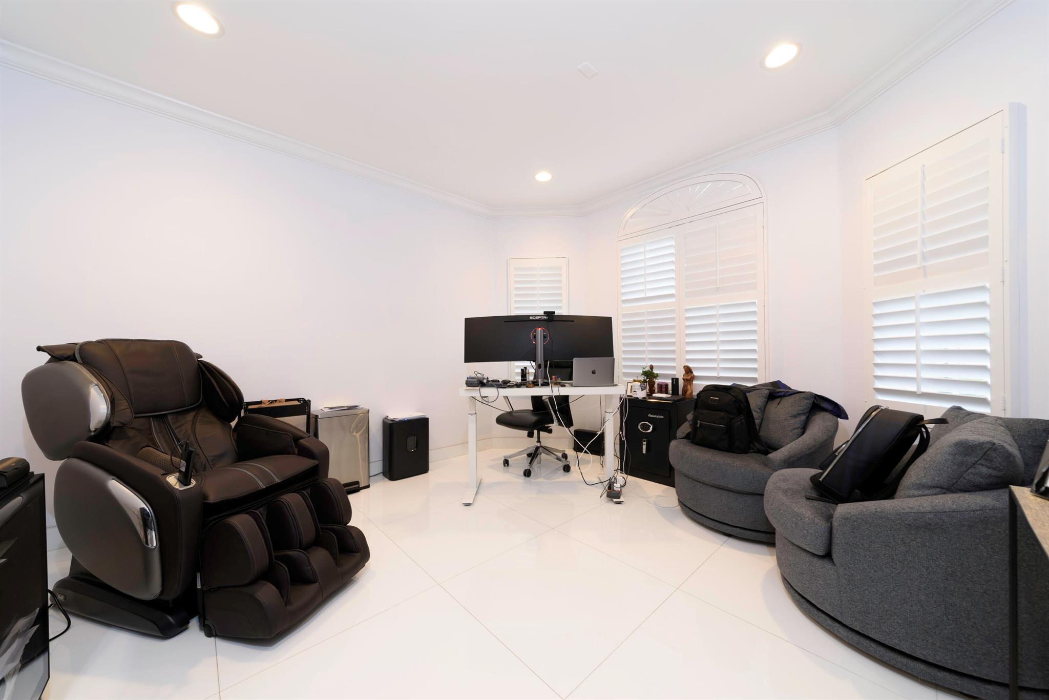 GOLDEN GATE ESTATES & MAR - Residential