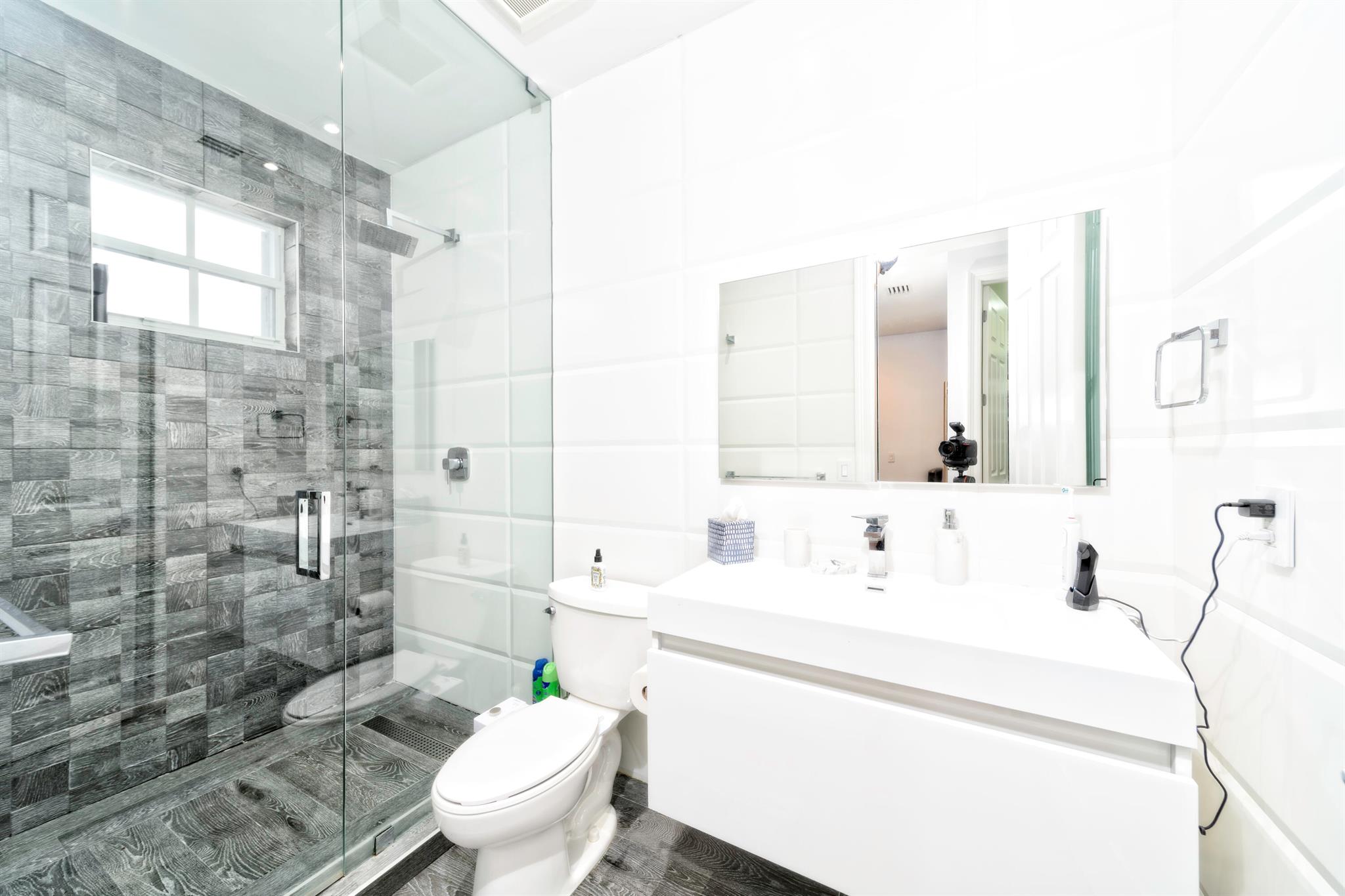 GOLDEN GATE ESTATES & MAR - Residential