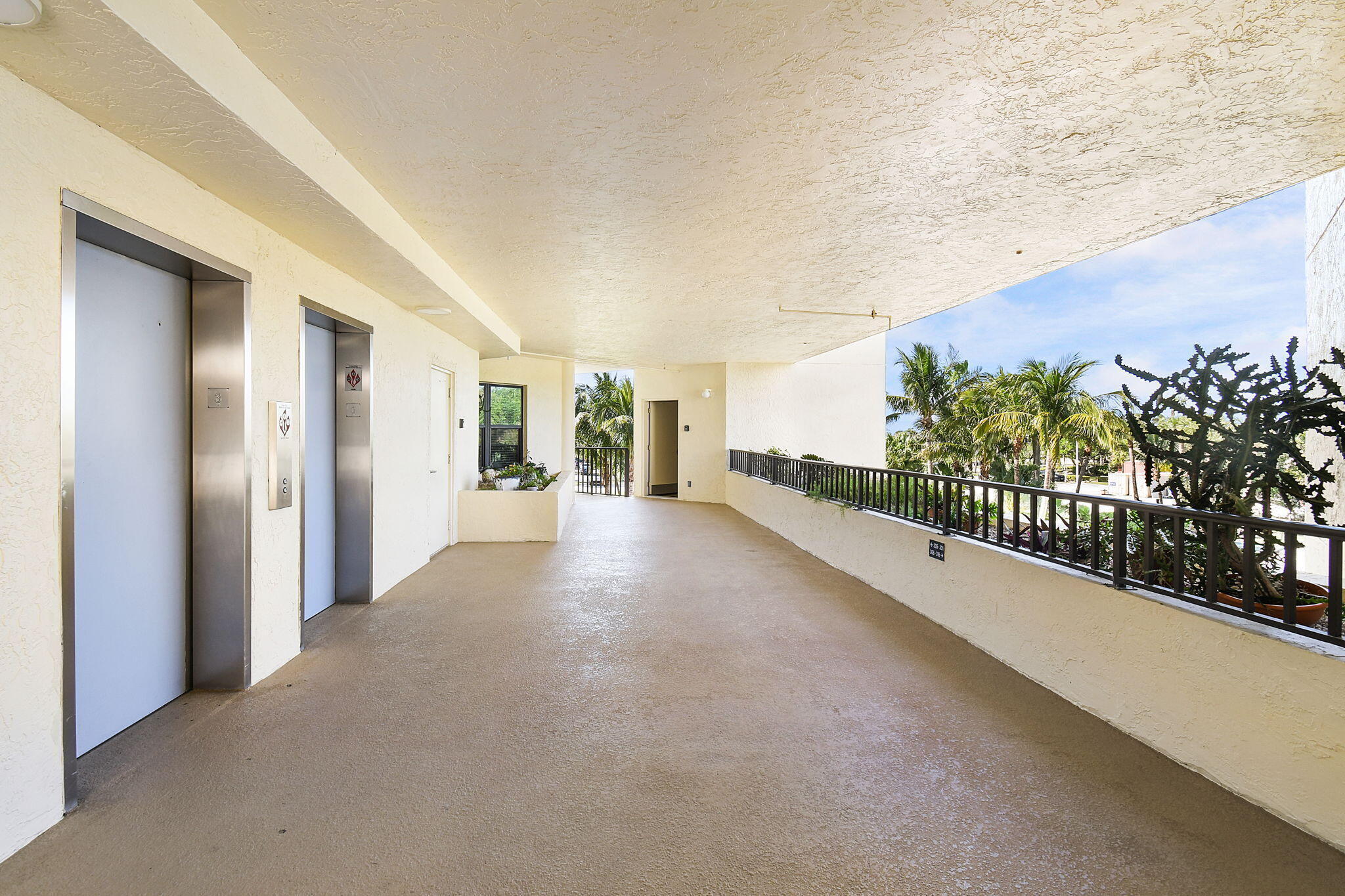 221 NE Plantation Road 316