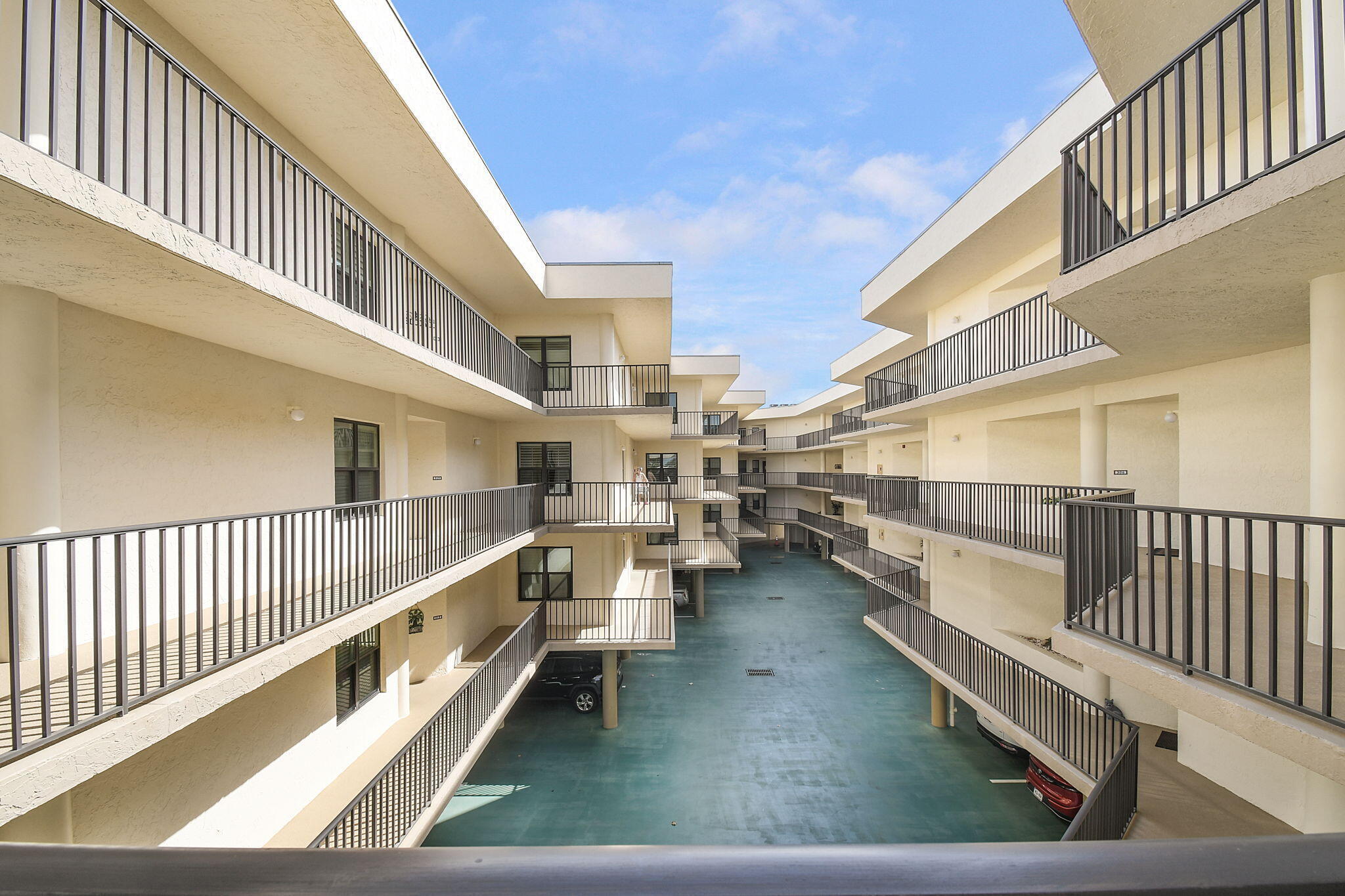 PLANTATION CLUB VILLAS CONDO - Residential