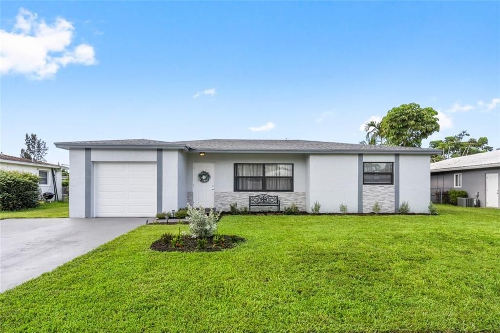 Photo of 10884 Gable St, Boca Raton, FL 33428 (MLS # F10301739)