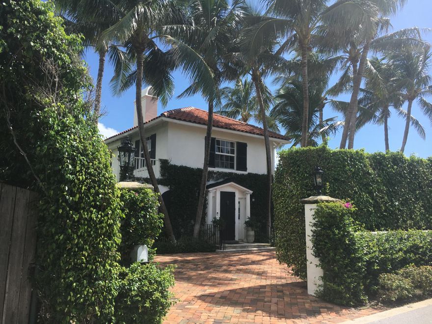 The perfect Palm Beach House!
Quiet, private and secure in a lush tropical setting, with a large pool and guest house.
Big enough for great parties but small enough to manage without a staff.
Can easily be converted back to 4 bedrooms in the main house, with 2 bedrooms in the guest house.
It's light and bright, with newly updated electric and new impact glass doors and windows.