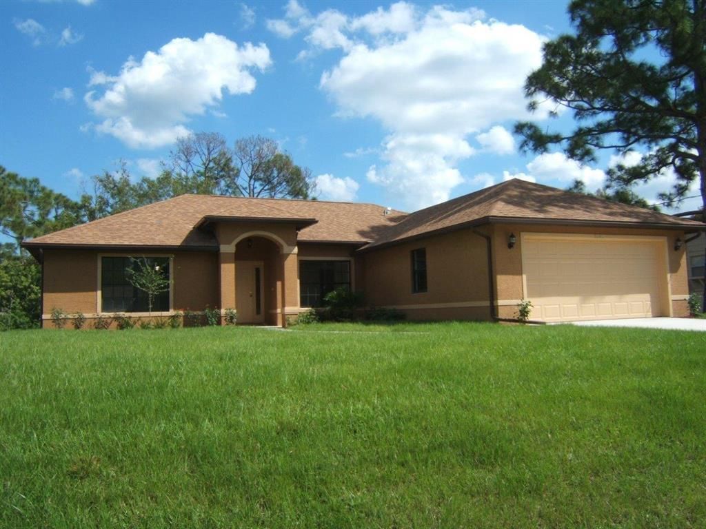 Photo of 5302 Palm Drive Dr, Fort Pierce, FL 34982 (MLS # R10829680)