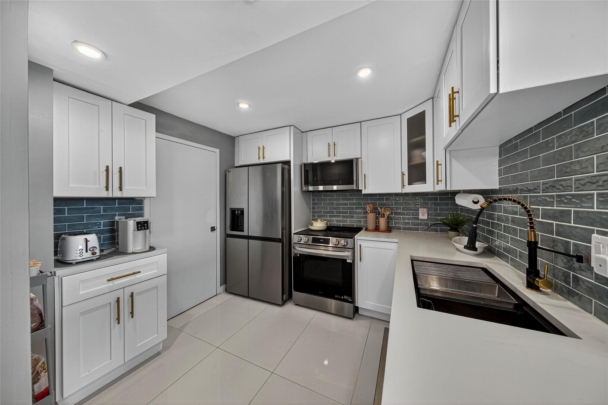 1160 N Federal Highway 1022