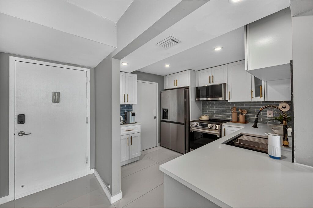 Photo of 1160 N Federal Highway #1022, Fort Lauderdale, FL 33304 (MLS # B26017783)