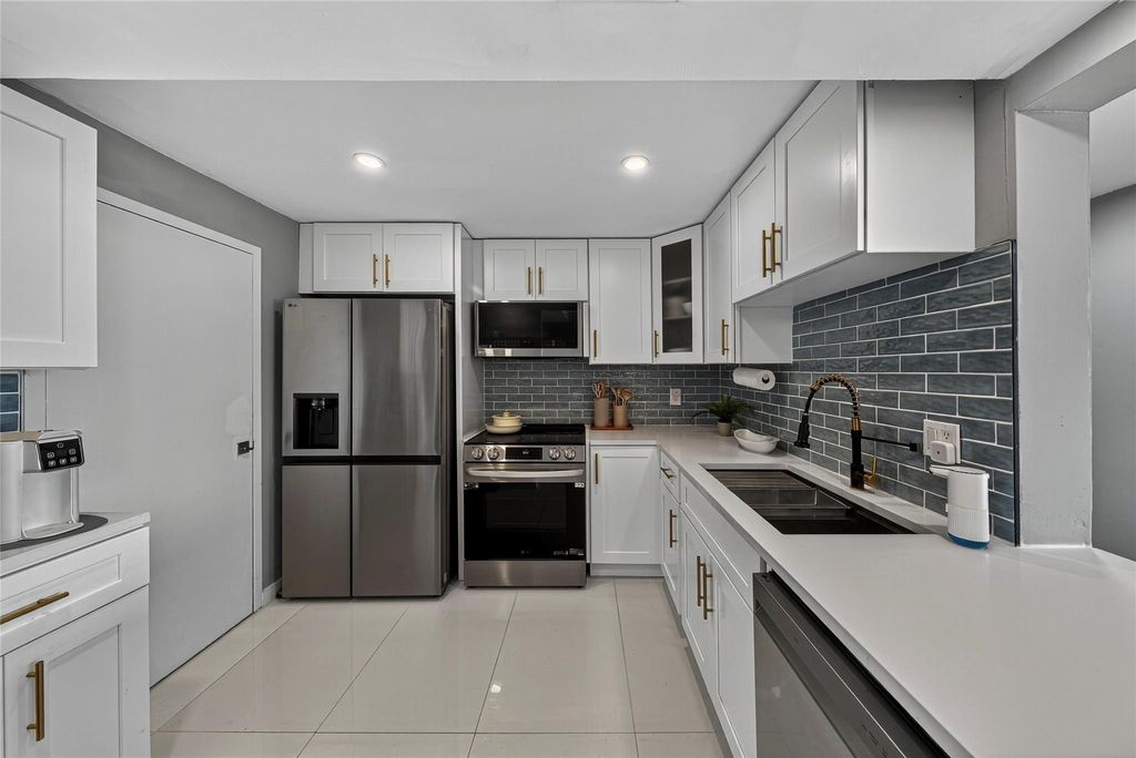 Photo of 1160 N Federal Highway #1022, Fort Lauderdale, FL 33304 (MLS # B26017783)