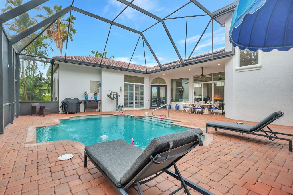 Photo of 102 Villa Nueva Place, Palm Beach Gardens, FL 33418 (MLS # R11066938)