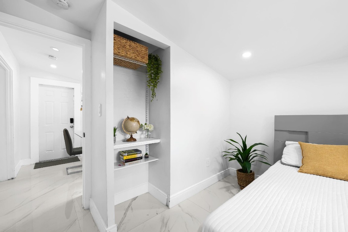 BEACHWAY ESTATES - Residential Lease