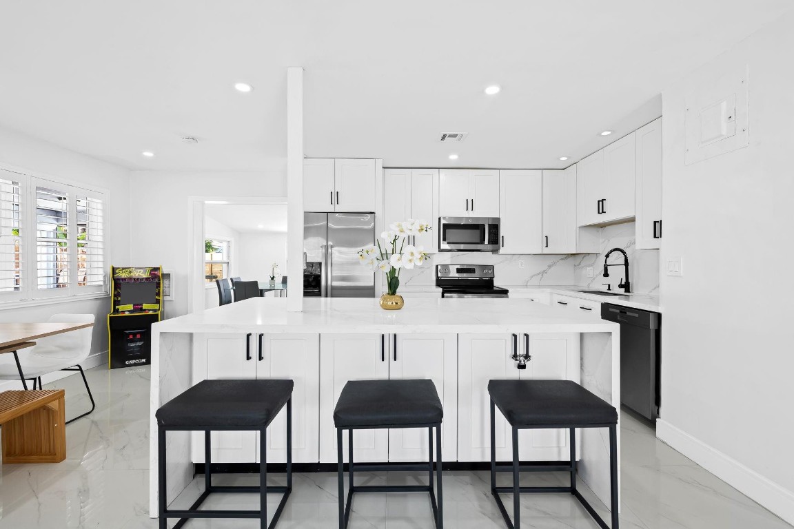 BEACHWAY ESTATES - Residential Lease