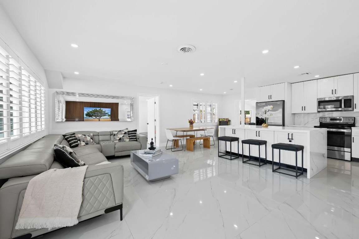 BEACHWAY ESTATES - Residential Lease