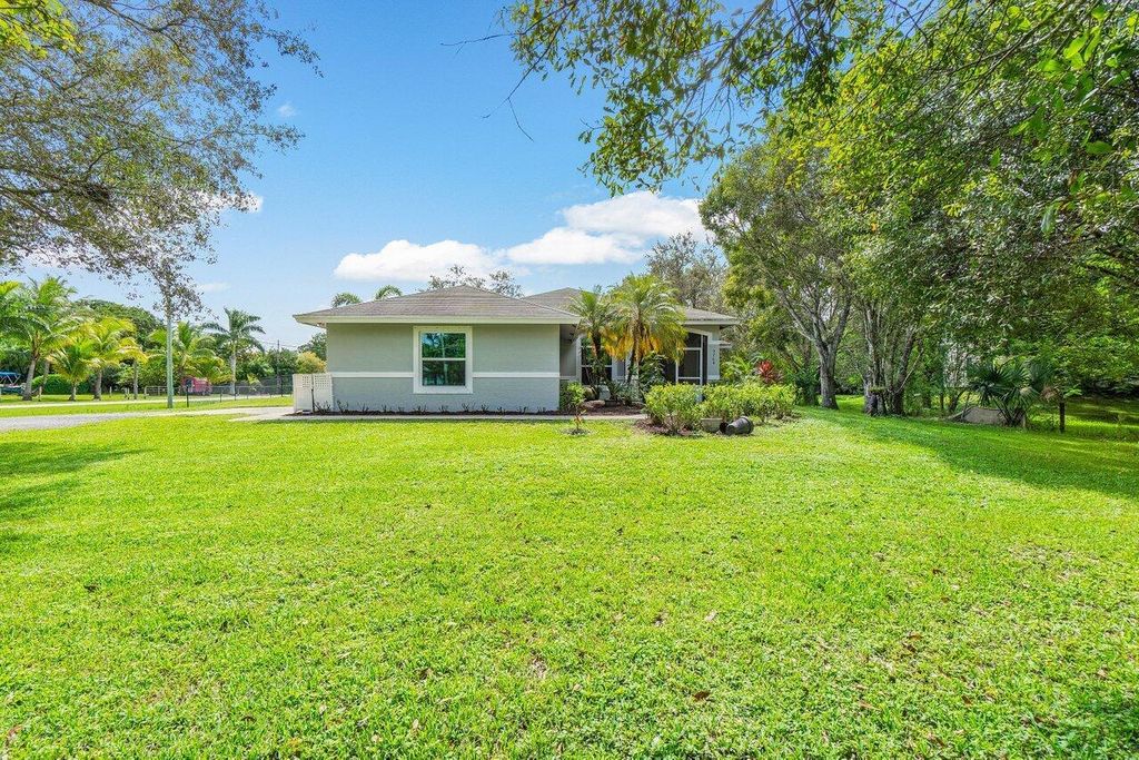Photo of 9764 154th Road N, Jupiter, FL 33478 (MLS # R10926757)