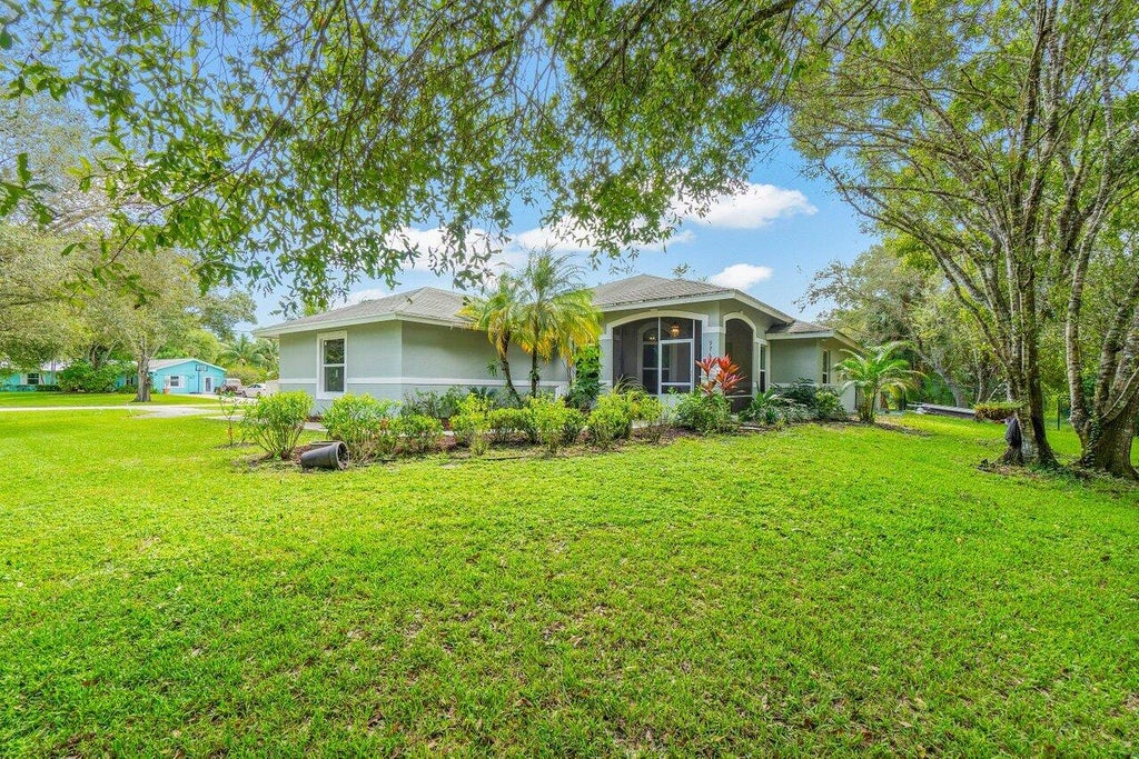 Photo of 9764 154th Road N, Jupiter, FL 33478 (MLS # R10926757)