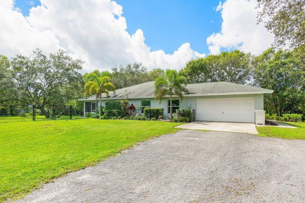 Photo of 9764 154th Road N, Jupiter, FL 33478 (MLS # R10926757)