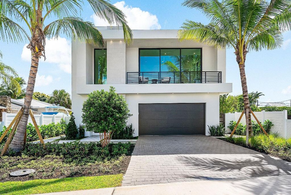 Photo of 718 Lake Avenue N, Delray Beach, FL 33483 (MLS # R11130952)