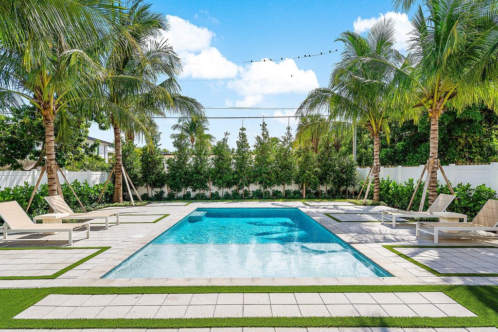 Photo of 718 Lake Avenue N, Delray Beach, FL 33483 (MLS # R11130952)