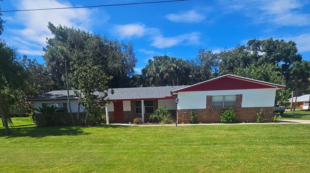 Photo of 1312 Parkland Boulevard, Fort Pierce, FL 34982 (MLS # R11110253)